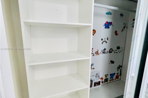 Снять в аренду таунхаус в Хомстед, Флорида 3 спальни, 155.98м2, № 1985920 - фото 28