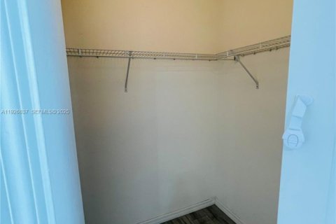 Снять в аренду таунхаус в Хомстед, Флорида 3 спальни, 155.98м2, № 1985920 - фото 22