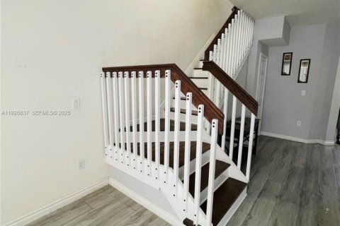 Снять в аренду таунхаус в Хомстед, Флорида 3 спальни, 155.98м2, № 1985920 - фото 17