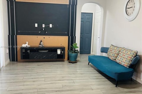 Снять в аренду таунхаус в Хомстед, Флорида 3 спальни, 155.98м2, № 1985920 - фото 14