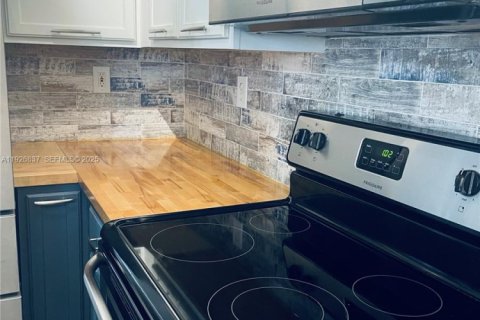 Снять в аренду таунхаус в Хомстед, Флорида 3 спальни, 155.98м2, № 1985920 - фото 10