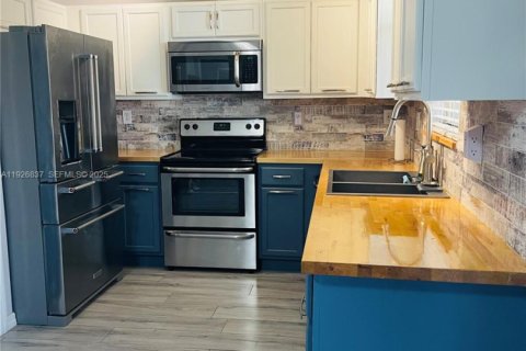 Снять в аренду таунхаус в Хомстед, Флорида 3 спальни, 155.98м2, № 1985920 - фото 11