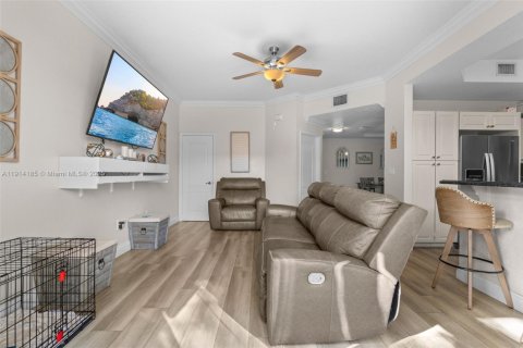 House in Miami, Florida 3 bedrooms, 167.22 sq.m. № 1971431 - photo 12