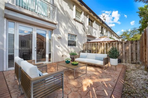 House in Miami, Florida 3 bedrooms, 167.22 sq.m. № 1971431 - photo 27