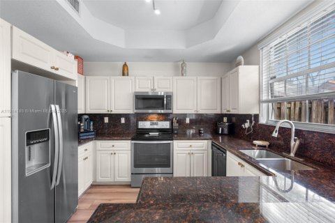 House in Miami, Florida 3 bedrooms, 167.22 sq.m. № 1971431 - photo 14