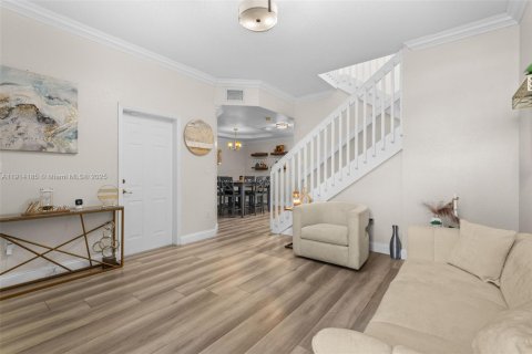 House in Miami, Florida 3 bedrooms, 167.22 sq.m. № 1971431 - photo 5