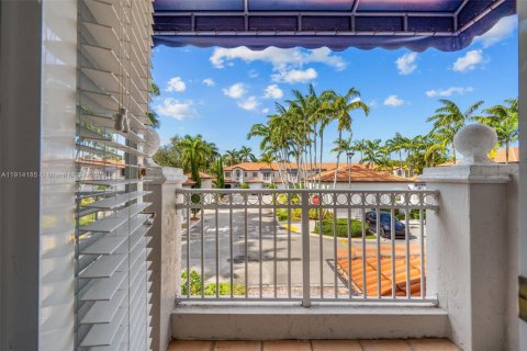 House in Miami, Florida 3 bedrooms, 167.22 sq.m. № 1971431 - photo 17