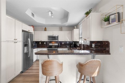 House in Miami, Florida 3 bedrooms, 167.22 sq.m. № 1971431 - photo 13