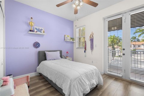 House in Miami, Florida 3 bedrooms, 167.22 sq.m. № 1971431 - photo 16