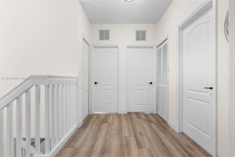 House in Miami, Florida 3 bedrooms, 167.22 sq.m. № 1971431 - photo 21