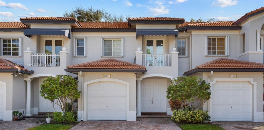 House in Miami, Florida 3 bedrooms, 167.22 sq.m. № 1971431