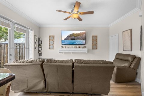 House in Miami, Florida 3 bedrooms, 167.22 sq.m. № 1971431 - photo 11