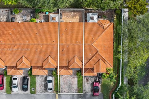 House in Miami, Florida 3 bedrooms, 167.22 sq.m. № 1971431 - photo 29