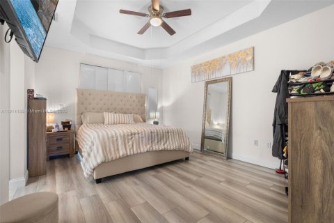 House in Miami, Florida 3 bedrooms, 167.22 sq.m. № 1971431 - photo 22