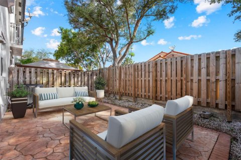 House in Miami, Florida 3 bedrooms, 167.22 sq.m. № 1971431 - photo 26