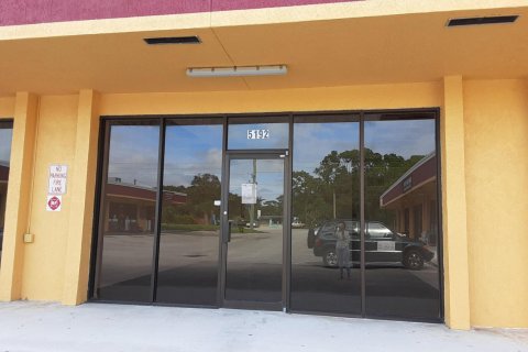 Magasin à louer à Fort Pierce, Floride № 1168727 - photo 1