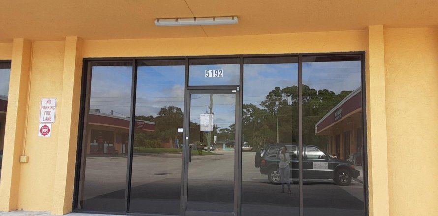 Magasin à Fort Pierce, Floride № 1168727