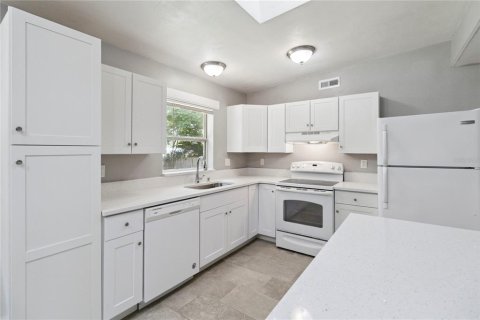 House in Maitland, Florida 3 bedrooms, 171.68 sq.m. № 1832662 - photo 14