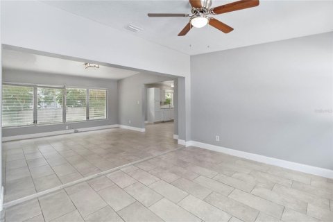 House in Maitland, Florida 3 bedrooms, 171.68 sq.m. № 1832662 - photo 6