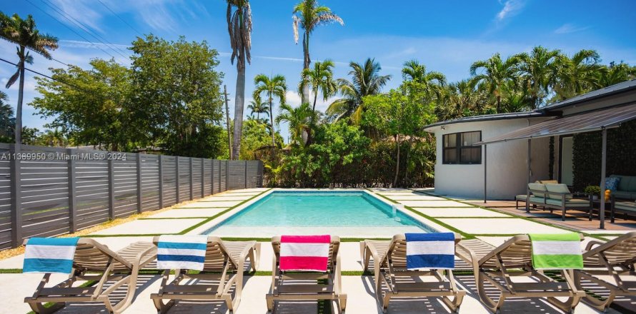 Villa ou maison à Hollywood, Floride 4 chambres, 221.01 m2 № 1863943