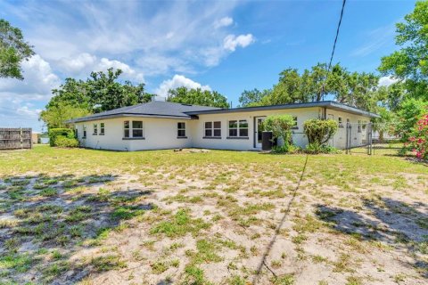 House in Winter Haven, Florida 4 bedrooms, 244.61 sq.m. № 1793371 - photo 8