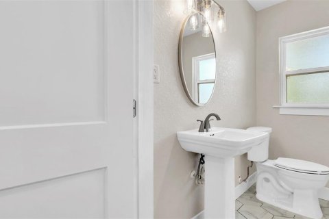 House in Winter Haven, Florida 4 bedrooms, 244.61 sq.m. № 1793371 - photo 21