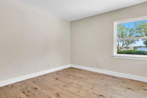 House in Winter Haven, Florida 4 bedrooms, 244.61 sq.m. № 1793371 - photo 16