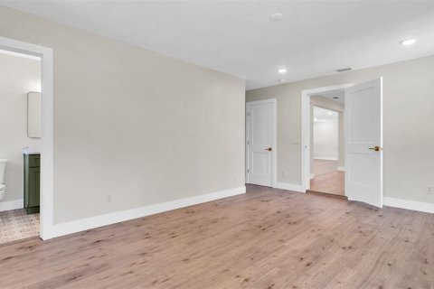 House in Winter Haven, Florida 4 bedrooms, 244.61 sq.m. № 1793371 - photo 26