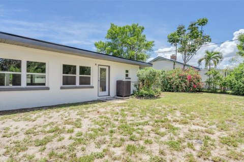 House in Winter Haven, Florida 4 bedrooms, 244.61 sq.m. № 1793371 - photo 10