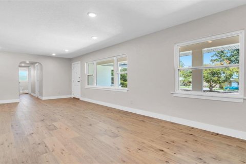 House in Winter Haven, Florida 4 bedrooms, 244.61 sq.m. № 1793371 - photo 14