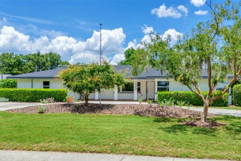 House in Winter Haven, Florida 4 bedrooms, 244.61 sq.m. № 1793371 - photo 2