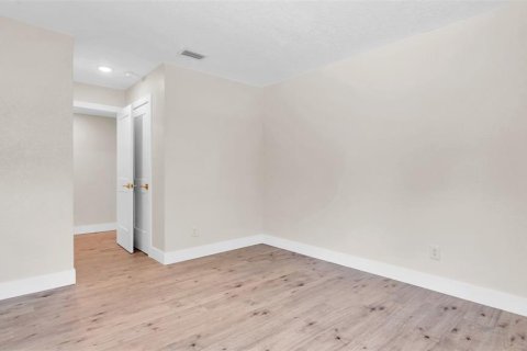 House in Winter Haven, Florida 4 bedrooms, 244.61 sq.m. № 1793371 - photo 17