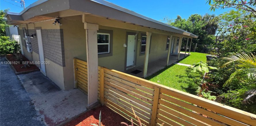 Commercial property in West Palm Beach, Florida 145.67 sq.m. № 2341310