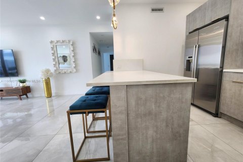 Снять в аренду кондоминиум в Холливуд, Флорида 2 спальни, 103.12м2, № 1892780 - фото 12