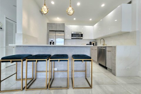 Снять в аренду кондоминиум в Холливуд, Флорида 2 спальни, 103.12м2, № 1892780 - фото 9