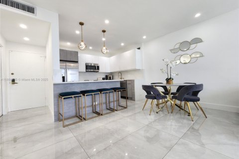 Снять в аренду кондоминиум в Холливуд, Флорида 2 спальни, 103.12м2, № 1892780 - фото 6