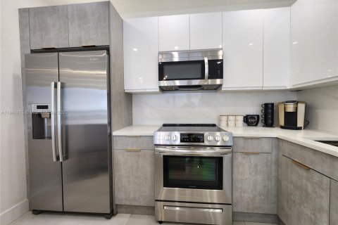 Снять в аренду кондоминиум в Холливуд, Флорида 2 спальни, 103.12м2, № 1892780 - фото 10