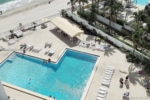 Снять в аренду кондоминиум в Холливуд, Флорида 2 спальни, 103.12м2, № 1892780 - фото 24