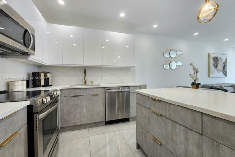 Снять в аренду кондоминиум в Холливуд, Флорида 2 спальни, 103.12м2, № 1892780 - фото 11