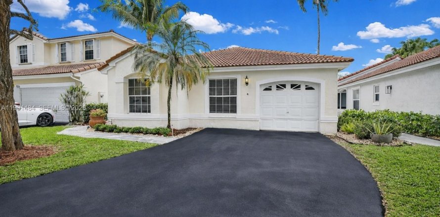 Villa ou maison à Weston, Floride 4 chambres, 146.04 m2 № 2058938