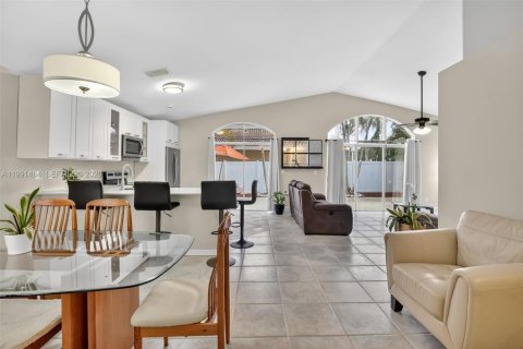Villa ou maison à vendre à Weston, Floride: 4 chambres, 146.04 m2 № 2058938 - photo 10