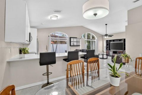 Villa ou maison à vendre à Weston, Floride: 4 chambres, 146.04 m2 № 2058938 - photo 11