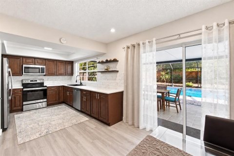 House in Brandon, Florida 4 bedrooms, 169.64 sq.m. № 2354995 - photo 11