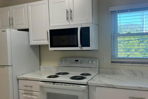 Apartamento en alquiler en Sarasota, Florida, 2 dormitorios, 801.93 m2 № 2433197 - foto 15