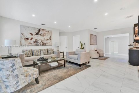 Casa en alquiler en Miami, Florida, 4 dormitorios, 207.17 m2 № 1995186 - foto 24