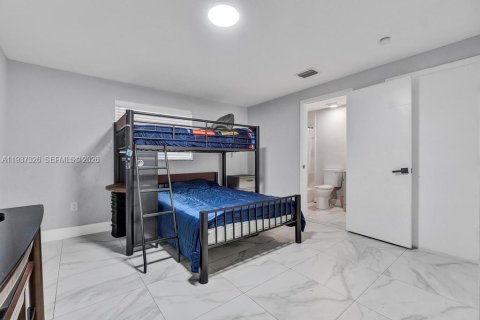 Casa en alquiler en Miami, Florida, 4 dormitorios, 207.17 m2 № 1995186 - foto 16