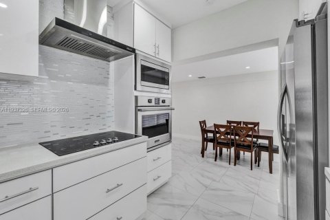 Casa en alquiler en Miami, Florida, 4 dormitorios, 207.17 m2 № 1995186 - foto 8