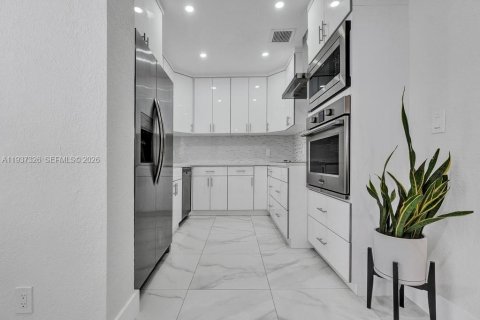 Casa en alquiler en Miami, Florida, 4 dormitorios, 207.17 m2 № 1995186 - foto 5