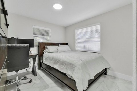 Casa en alquiler en Miami, Florida, 4 dormitorios, 207.17 m2 № 1995186 - foto 14