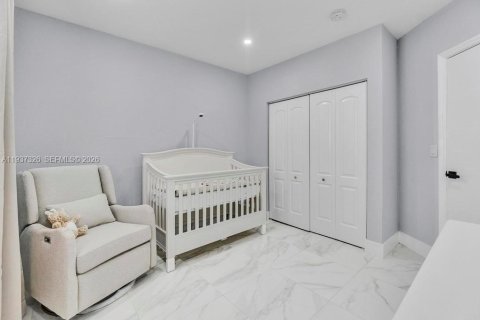 Casa en alquiler en Miami, Florida, 4 dormitorios, 207.17 m2 № 1995186 - foto 13